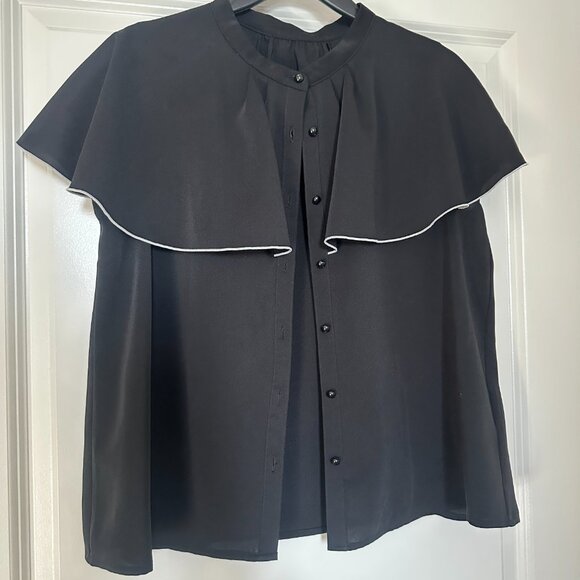 Cute cut blouse - Picture 2 of 4